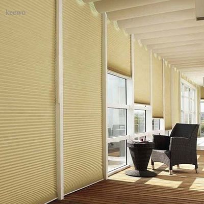 Grey Honeycomb Blackout Blinds de filtración ligero, sombras celulares atadas modernas