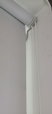 Tela el 5% Rate Fabric Roller Shutter Window abierto de la luz del sol para el control de manual del balcón