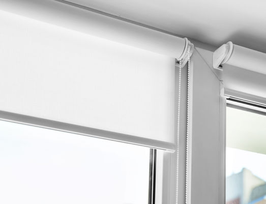 Resistente de humedad semi ciego ordinario de las persianas de ventana del rodillo de la tela