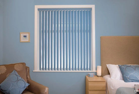 Protección solar vertical elegante eléctrica de la ventana francesa del balcón de la sala de estar de la cortina