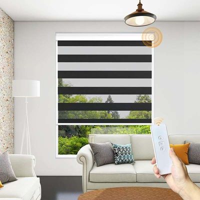 Cortina eléctrica inteligente impermeable negro de cebra para el proyecto de baño de oficina