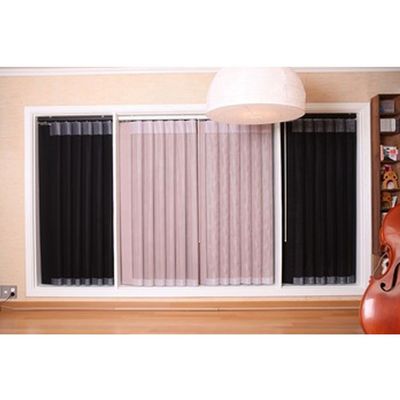 Persianas verticales modernas eléctricas de la tela, persianas de ventana rosadas para el hogar de lujo