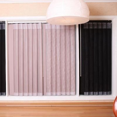 Persianas verticales modernas eléctricas de la tela, persianas de ventana rosadas para el hogar de lujo
