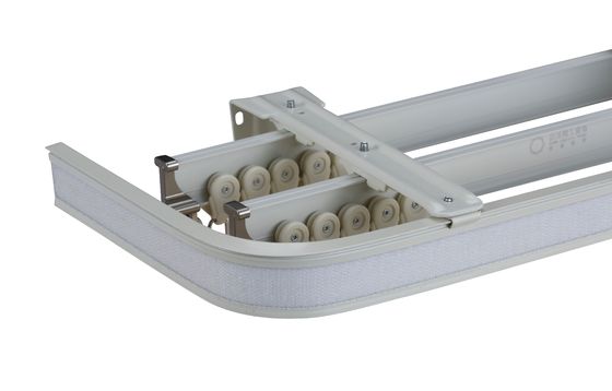 El carril mágico de la pista de la cortina de la cinta de las verjas de aluminio montadas en la pared listas de la nave para las cortinas embolsa