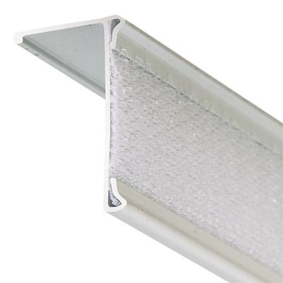 El carril mágico de la pista de la cortina de la cinta de las verjas de aluminio montadas en la pared listas de la nave para las cortinas embolsa