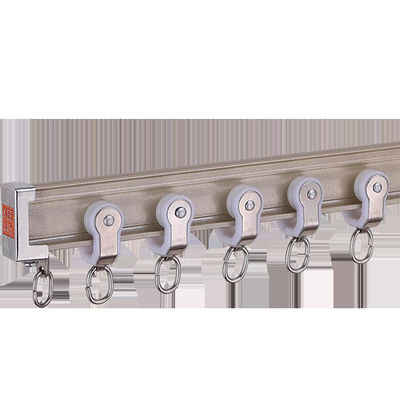La pista curvada de la cortina, cortinas de ventana salediza cerca el material de aluminio del metal con barandilla
