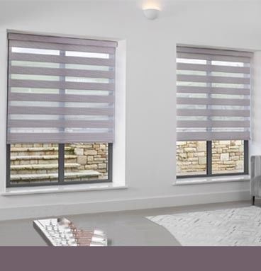 Sombras ciegas de la cebra moderna de la tela, apagón de las cortinas de la cebra para interior