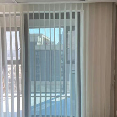 Las cortinas verticales flexibles ajustables de las persianas encienden transmitir para los hoteles