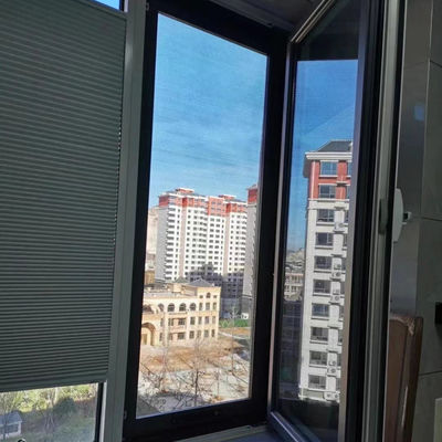 Persianas verticales del panal del dormitorio, motorizadas arriba y abajo día y noche de sombras celulares