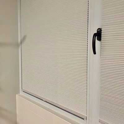 Persianas verticales del panal del dormitorio, motorizadas arriba y abajo día y noche de sombras celulares