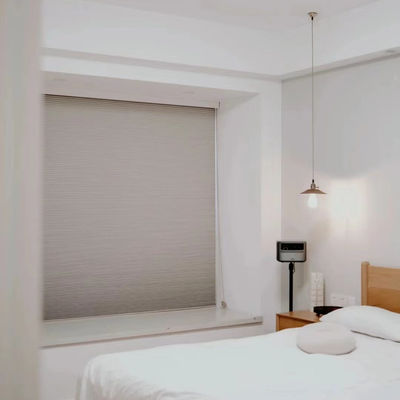 Persianas automáticas eléctricas del panal, material celular del poliéster de las sombras de ventana