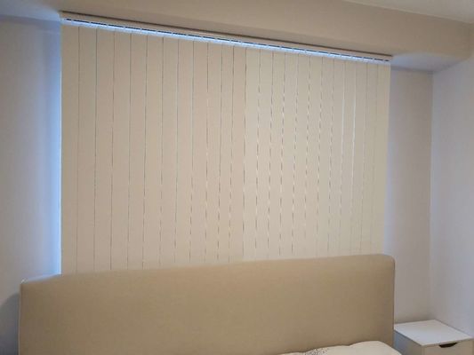 El PVC hace espuma cortina vertical ideal resistente del aceite ULTRAVIOLETA impermeable semi ciego del moho