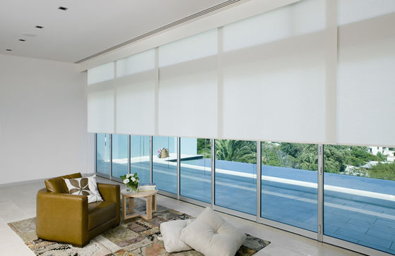 Persianas 100% de ventana cubiertas espuma beige del rodillo del poliéster para las oficinas