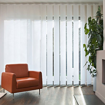 La vertical de la pañería ciega la cortina ideal de las persianas del apagón de la sala de estar del dormitorio de la oficina de la división eléctrica vertical del balcón