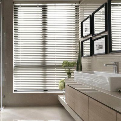 Operación manual persianas de ventanas venecianas protección UV exterior montado
